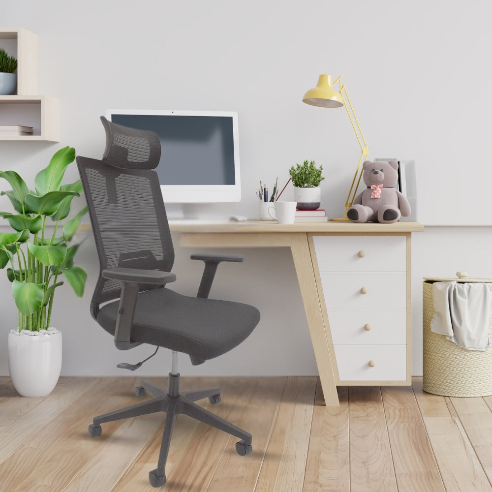 Cadeira de escritório presidente c/ ajuste de braço, encosto em tela e assento em tecido - Nova Itália