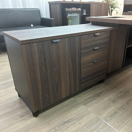 Mesa de Escritório em "L" Com Armário Lateral e 1 Caixa de Tomadas à Direita - Euro Malta - 74AX180LX176,5P