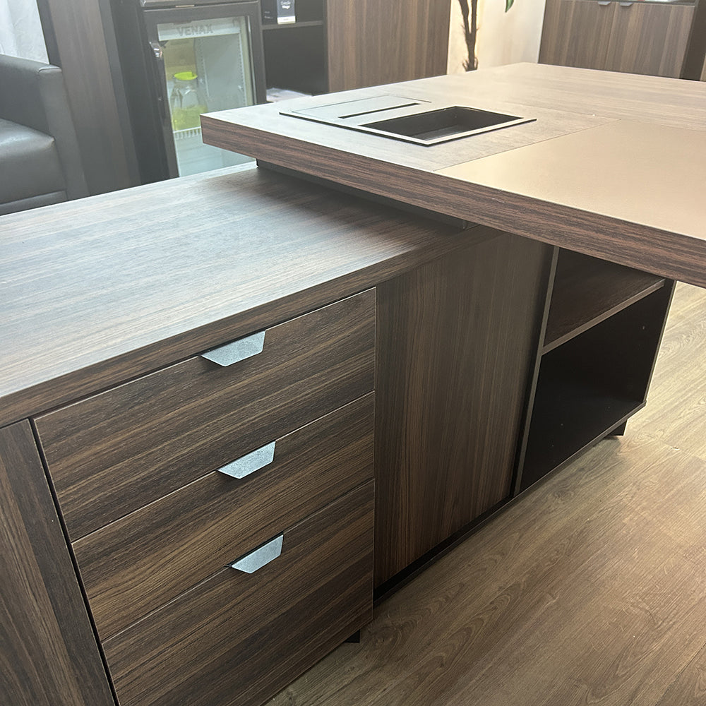 Mesa de Escritório em "L" Com Armário Lateral e 1 Caixa de Tomadas à Esquerda - Euro Malta - 74AX180LX176,5P