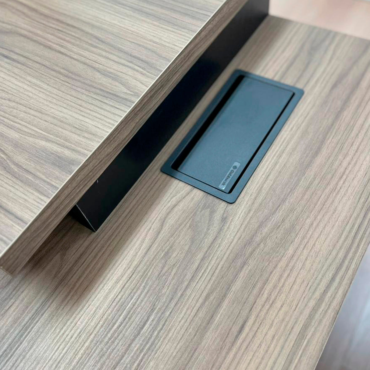 Mesa de Escritório 170cm Dinâmica com armário lateral com 3 gavetas e caixa de tomadas - Euro Croácia - 73,5AX200LX160P