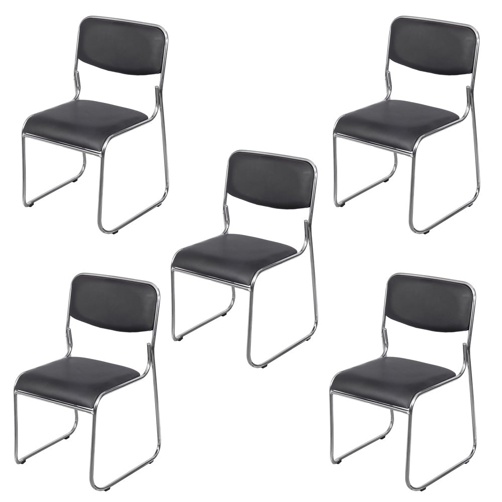 Kit com 5 Cadeiras de Escritório Empilháveis Arezzo Estofado em PU e Estrutura Cromada