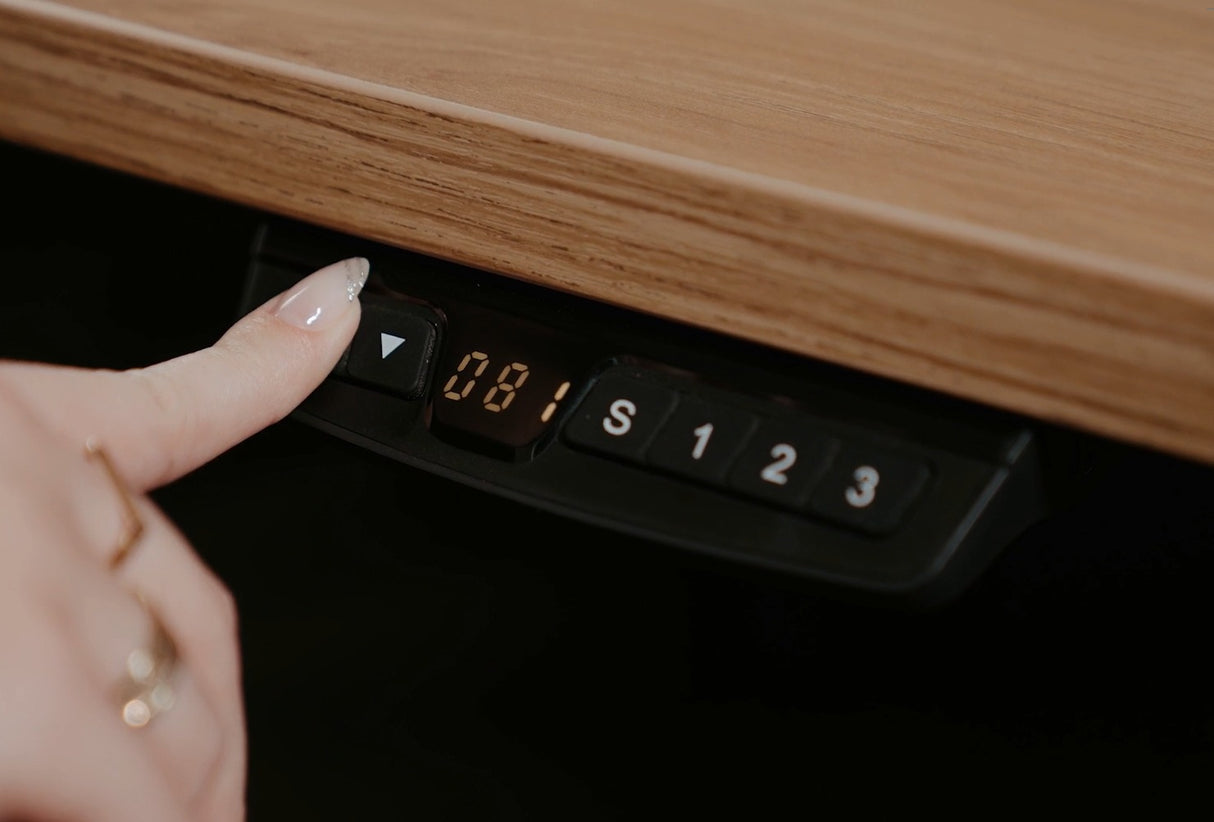 Mesa elétrica orgânica com caixa de tomadas esquerda 72 a 119A X 140L X 70P