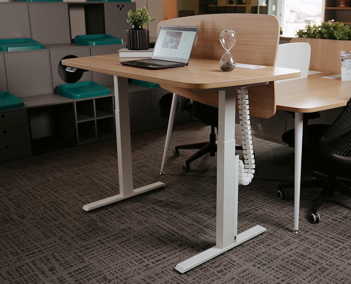 Mesa elétrica orgânica com caixa de tomadas direita 72 a 119A X 120L X 70P