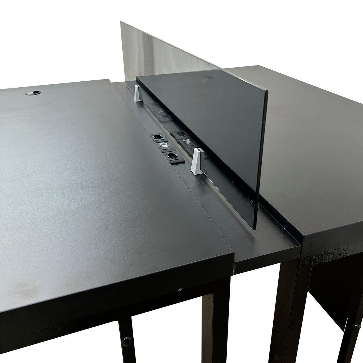 Mesa Plataforma Dupla de 150Lx135P com régua de conectividade e painel divisor em vidro- SM Prime - 76Ax150Lx135P