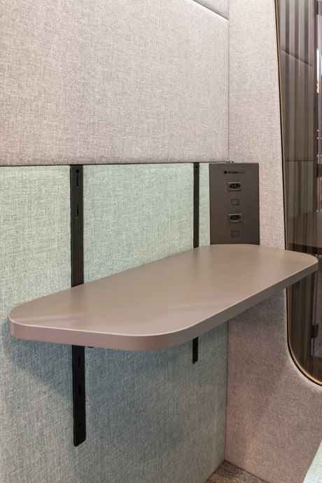 CABINE ACÚSTICA INICIAL 1 LUGAR C/ MESA REGULÁVEL 222A x 95L x 90P