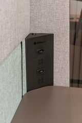 CABINE ACÚSTICA INICIAL 1 LUGAR C/ MESA REGULÁVEL 222A x 95L x 90P