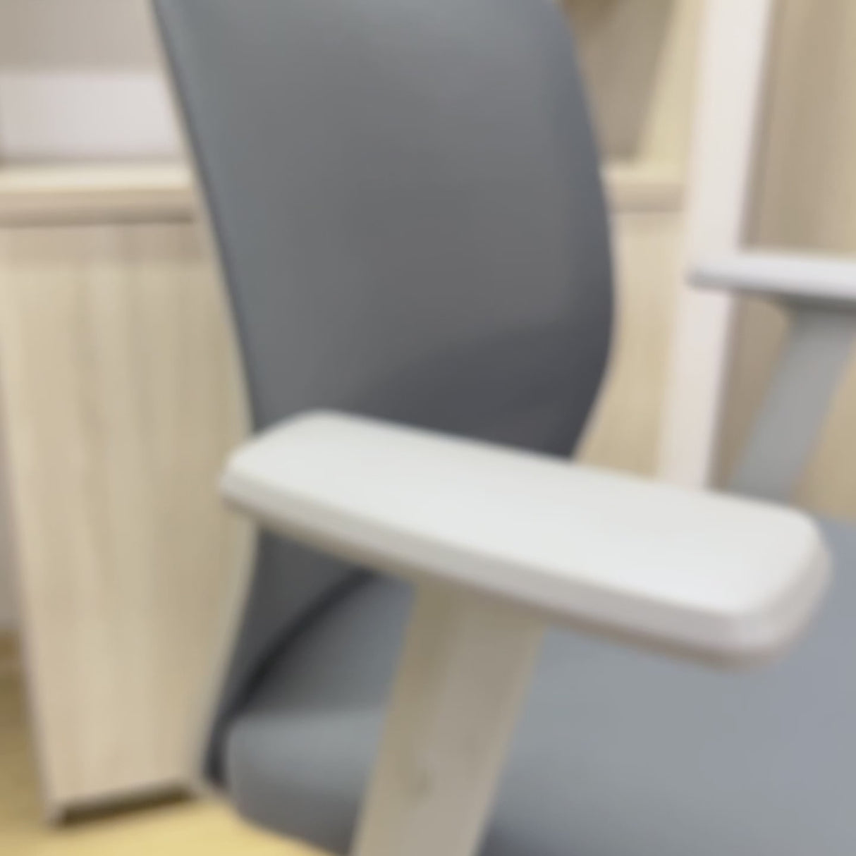 Cadeira de Escritório Aria – Ergonomia, Design Moderno e Conforto Superior